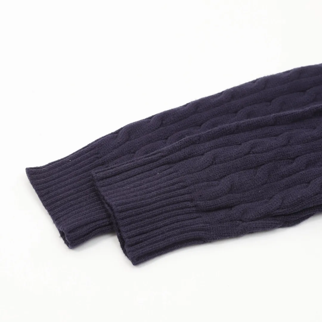 🅿️520 Ralph Lauren 25FW small label knitted zipper jacket Ralph Lauren (RALPH LAUREN) is the "American classic" brand in the fashion industry. Founded by Mr. Ralph Lauren in 1968, it is a high-end fashion brand with a strong American flavor. The styles are highly stylized and should be regarded as the clothing brand that best represents American culture (this can be seen from the fact that the uniforms of the US team in many Olympic Games have been provided by Ralph Lauren). Size: S M L